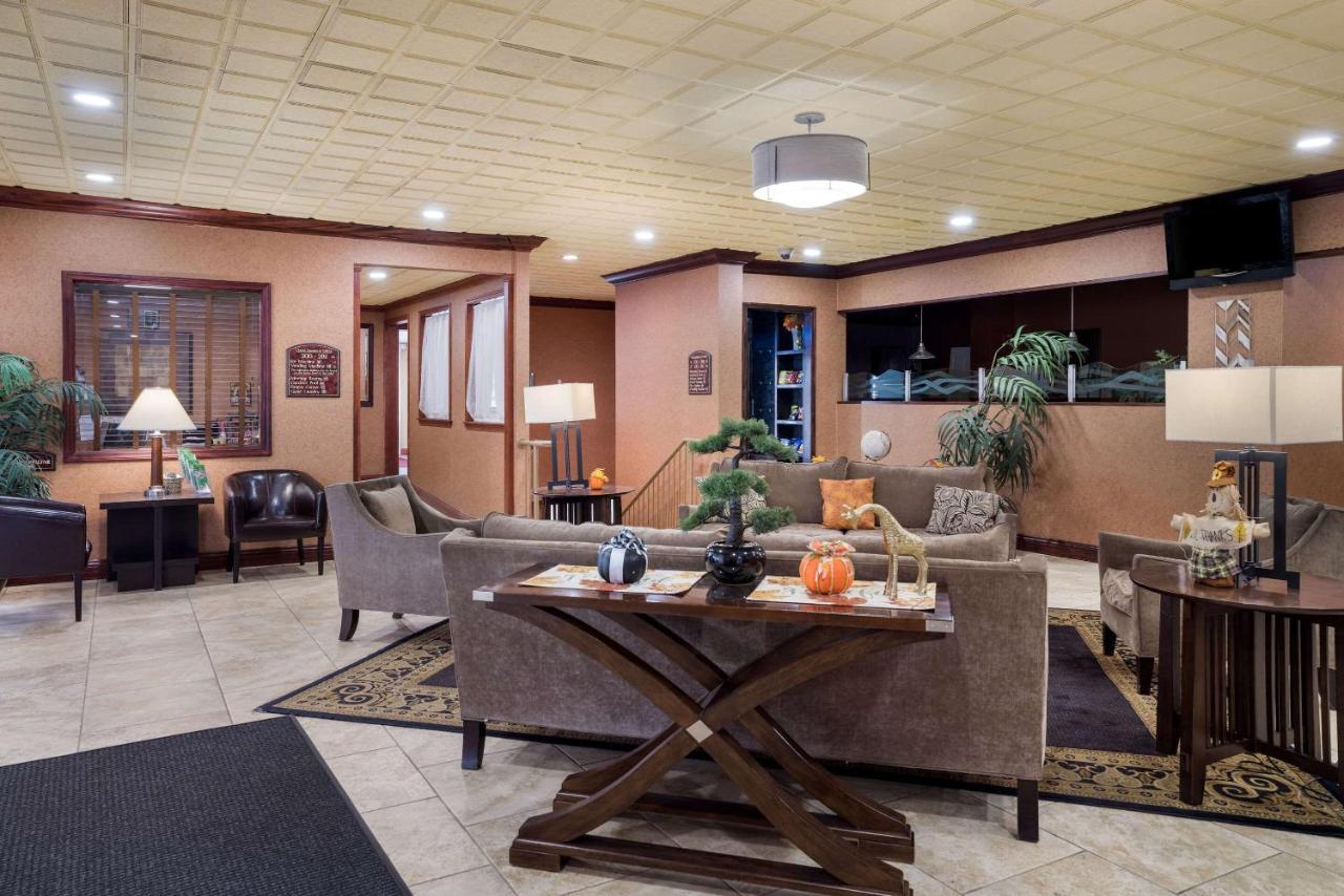 Quality Inn And Suites Fairgrounds - Syracuse Seneca Knolls Exterior foto